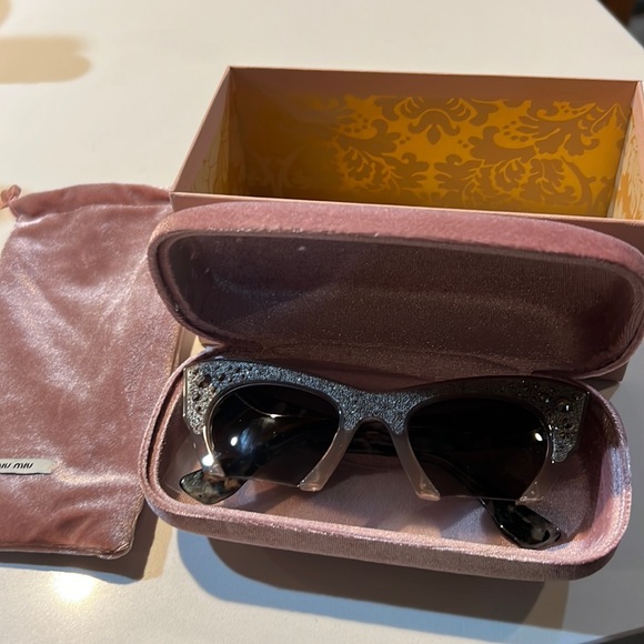 MIU MIU sunglasses never worn - Picture 3 of 4